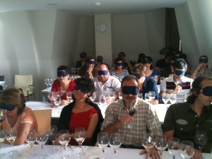 CataAntifaz El antifaz provoca que el resto de los sentidos se crezcan